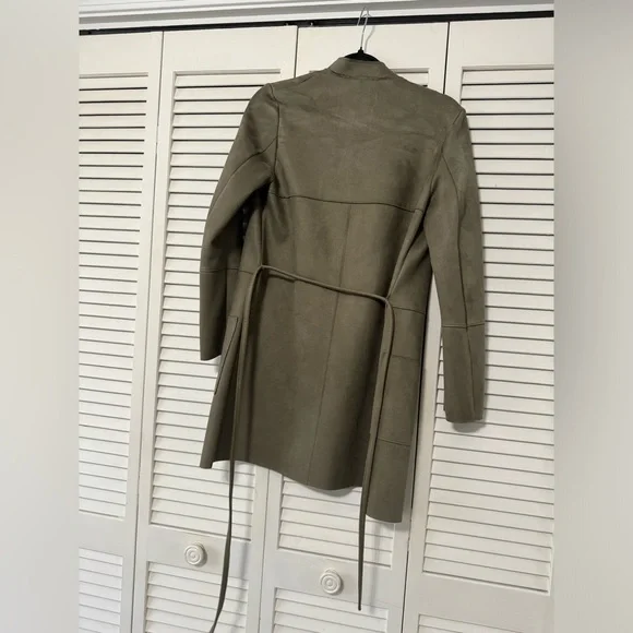 Women's Coat - Picture 5 of 6